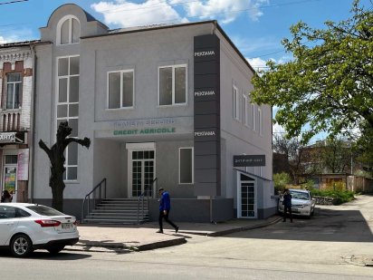 Оренда в  центрі міста (Європейська ,3) на другому поверсі, 220м.кв. Умань