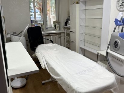 Здам приміщення в Центрі з окремим входом 3000грн( вже з комунальними) Хмельницкий