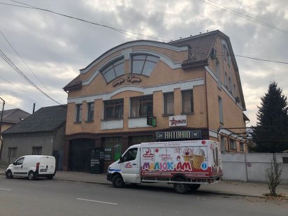 Здається приміщення на 2 поверсі Хуст