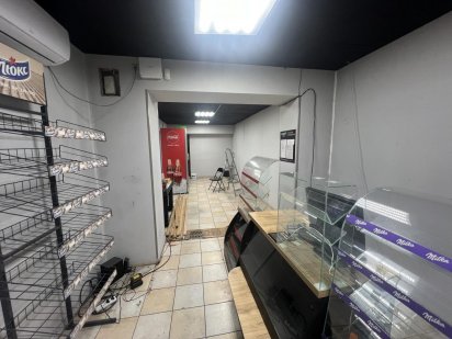 Фасадне торгова площа, хороший трафік , вітражні вікна Хмельницький