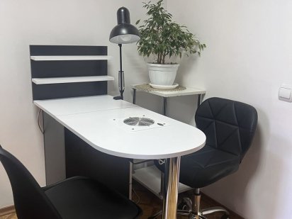 Здється в оренду робоче місце для манікюру. Цент міста Хмельницький