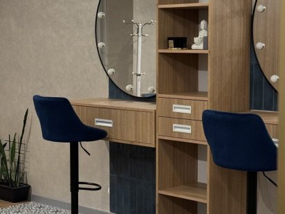 Робоче місце для візажиста або бровіста в салоні краси Хмельницький