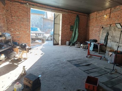 Здам в довгострокову оренду побутове приміщення гаражного типу Рованцы