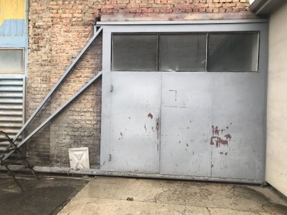 Здам в оренду мийку склад 70м2 з світлом водою і опаленням.Біля ринку. Небежка