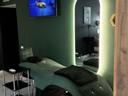 Сдам кушетку рабочее место Новоалександровка