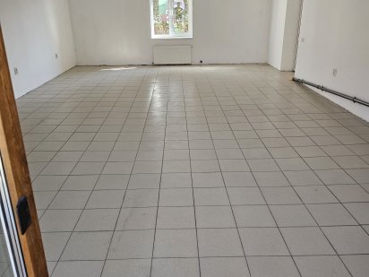 Оренда торгово-офісного приміщення центр Верховини Верховина