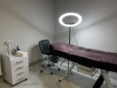 Здається робоче місце для лашмейкера Надворная