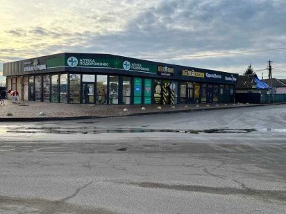 Оренда 55 м.кв., з ремонтом, торгівельний ряд, біля зупинки та ФОРИ Макарів