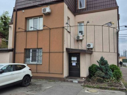 Офіс від 43 кв.м. до 152 кв.м./ 1 поверх/ метро Лісова. Погребы