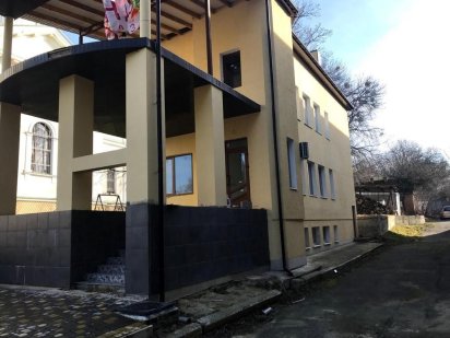 Окрема будівля 4 поверхи, під любий бізнес Сокаль