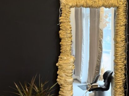 Сдам кушетку/ стол маникюра Ліски