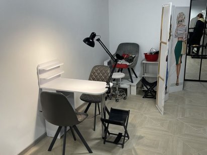 Сдам в аренду место мастера маникюра Степная