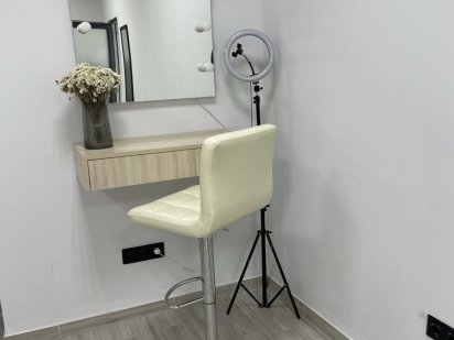 Оренда робочого місця бровист візажист оренда приміщення Должок