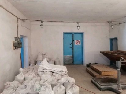 Виробничо-складське приміщення 418 м2_рампа_під будь-яку діяльність Яснозорье