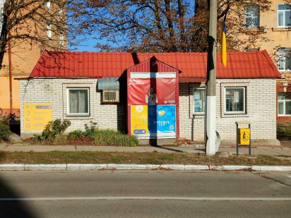 здам в аренду магазин з торговим і холодильним обладнанням Ладан