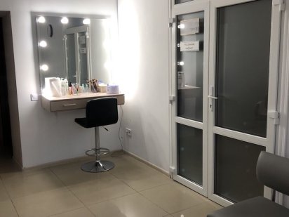 Аренда в салоні краси бровіст-візажист Полтава