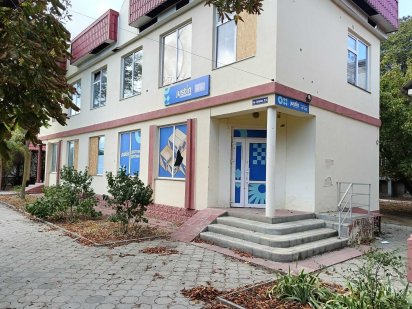 Сдам помещение 40 м.кв.с хоршим трафиком в  р-не Жилпосёлка. Херсон