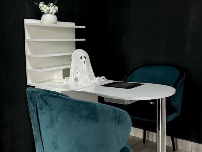 Здається робоче місце для майстра манікюру Суми