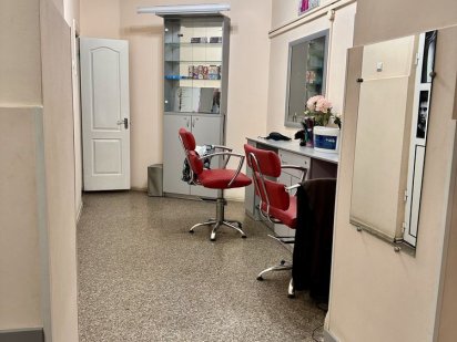 Здам робоче місце в салоні краси Суми
