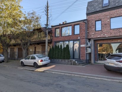 Фасадне приміщення в двох рівнях на вул. Криворучка (Кошового) Черновцы