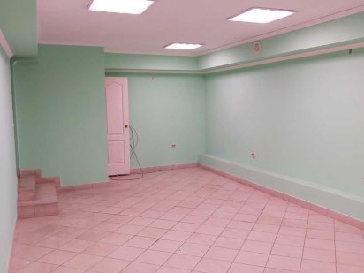 Прохідне місце, вул.Комарова-Героїв Майдана (р-н маг.Нива) Цоколь, Чернівці