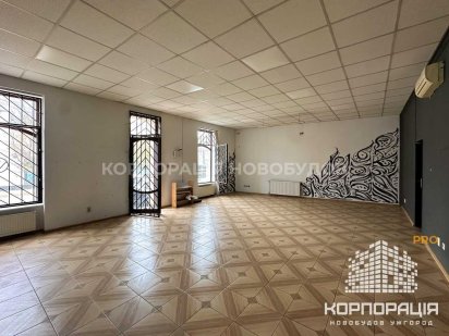 Оренда фасадного комерційного приміщення з ремонтом,Центр,поруч Петефі Ужгород
