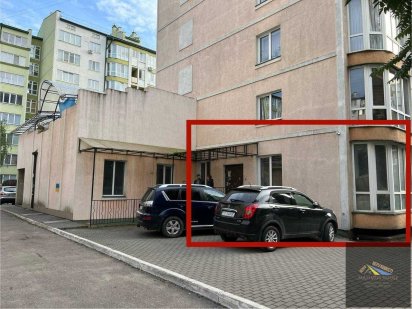 Приміщення по вул. Будівельників Черновцы
