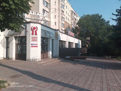 Комерційне приміщення. Перехрестя Героїв майдану-Комарова Черновцы