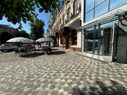 Фасадне приміщення, вул. Хрещатик Черкаси