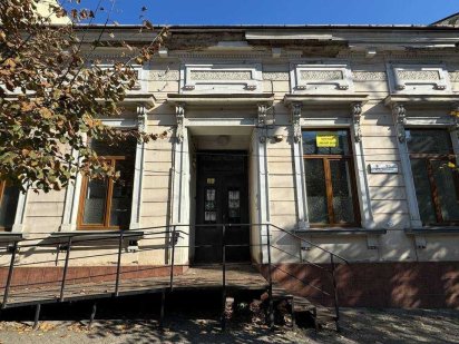 Фасадне приміщення в центрі міста (вул. Головна). Черновцы