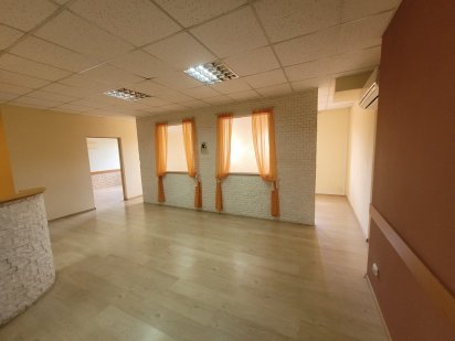 Оренда офісу в центрі Ужгорода (Пл.Петефі, 170м2) Ужгород