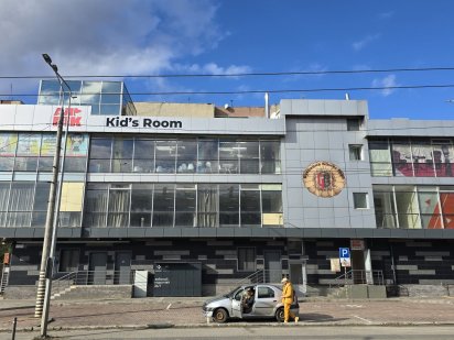 Здається в оренду фасадне комерційне приміщення 460 м² з євроремонтом. Чернівці