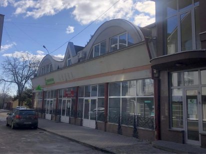 Здаю торгове приміщення на 1 поверсі в Ужгороді по Швабські 25/А Ужгород