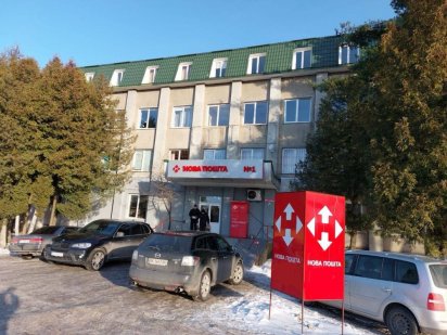 Оренда фасадного приміщення Костопіль.Через стінку- магазин продуктів. Рівне