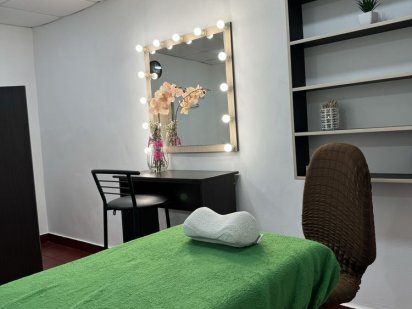 Здається кабінет з водою для косметолога в самому центрі. Черкаси