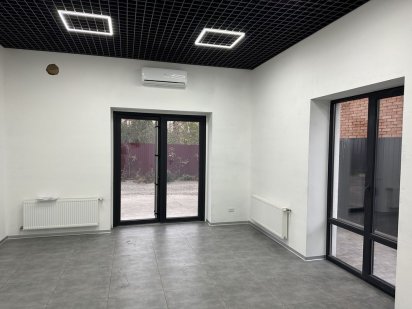 Урожай ! Комерційне приіщення з власним двориком ! Винница