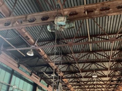 Склад з кранбалкою поблизу Центру. Тернопіль