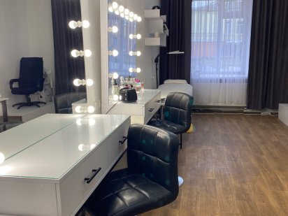 Оренда роб.місця на місяць для бровіста/візажиста/стиліста по зачіскам Вінниця