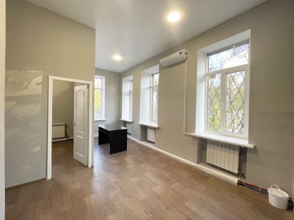 Сдам уютный офис 36 кВ.м. Барикадная, цена с ком.услугами Дніпро