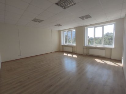 * Оренда 34,2м під офіс по вул.Молодшого,44. 5 кутів. Чернигов