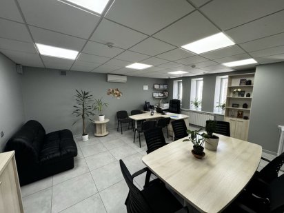 Сдам кабинет 35 м2 красная линия Сичеславская Набережная 37 Дніпро