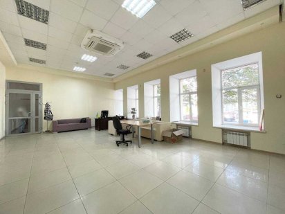 Сдам офис с отдельным входом 77,7 кв.м. 1 этаж. Центр города Дніпро