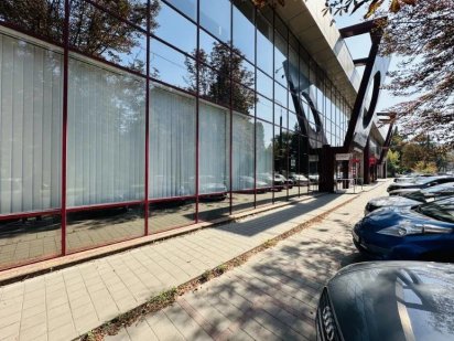 Сдам торговое помещение 115 кв. на красной линии пр. Гагарина Дніпро