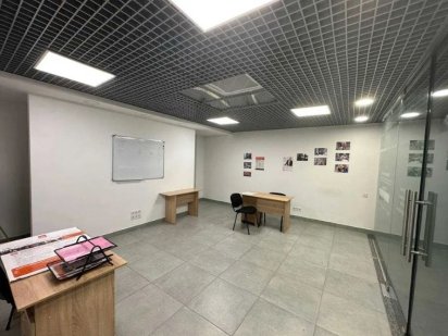 Сдам торгово-офисное помещение 34 кв. на красной линии Д.Яворницкого Дніпро