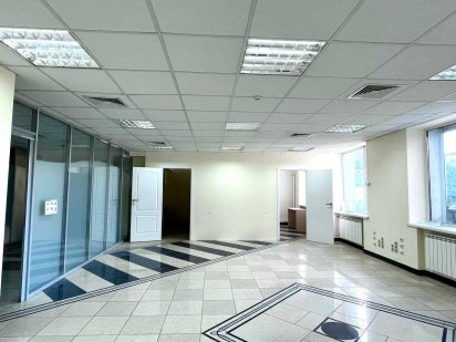 Під кабінет реабілітації 102м. Печерський рн. 350грн/м.  2ий поверх Киев