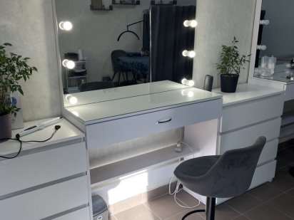 Оренда робочого місця, стіл з дзеркалом для стиліста,візажиста,бровист Винница