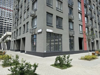 Оренда нежитлового фасадного приміщення Варшавський + Олеся 8 Киев