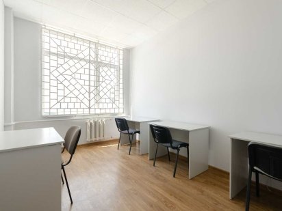 Офіс поряд з метро Тараса Шевченка. 16м2. З ремонтом. 9120грн з ПДВ Киев