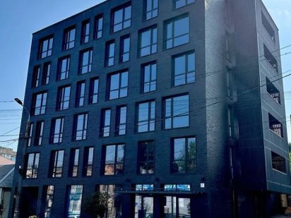 Сдам торговое помещение 138 кв. на красной линии ул. Артема Дніпро