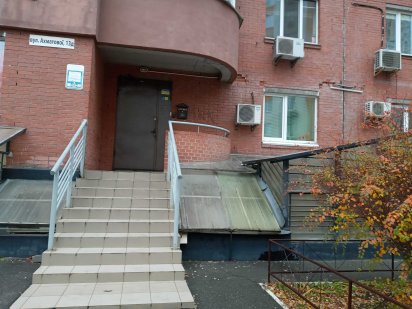 Офіс ,вул.Анни Ахматовой 13д,м.Позняки Київ